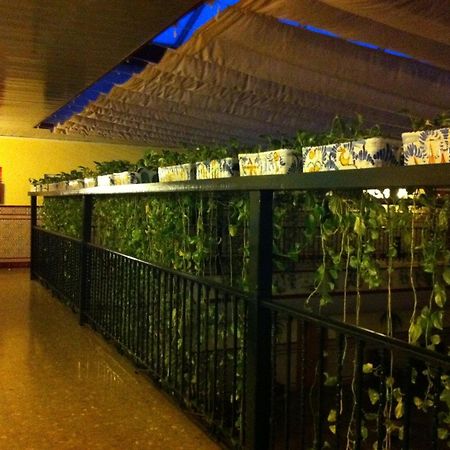Hotel Sandra Alcala de Guadaira Bagian luar foto