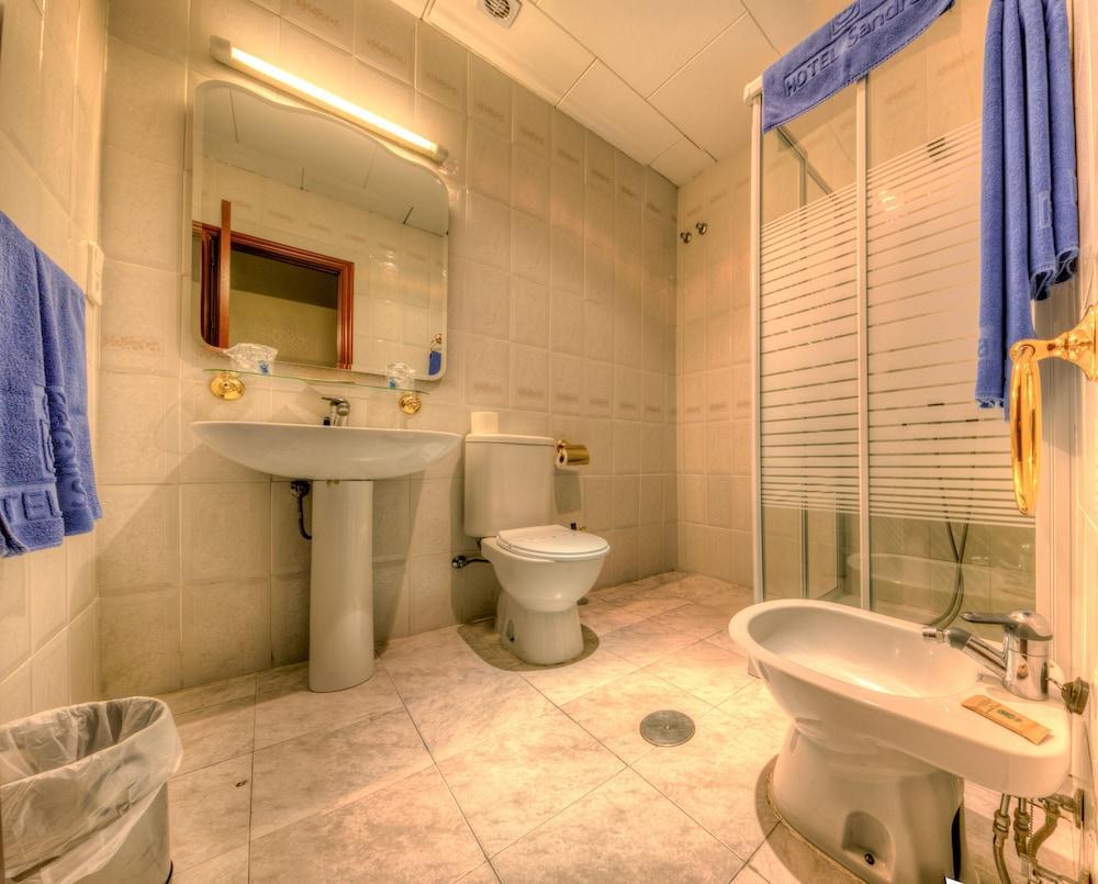 Hotel Sandra Alcala de Guadaira Bagian luar foto