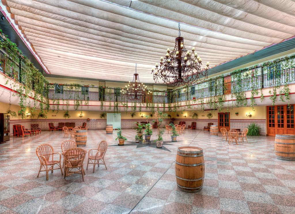 Hotel Sandra Alcala de Guadaira Bagian luar foto
