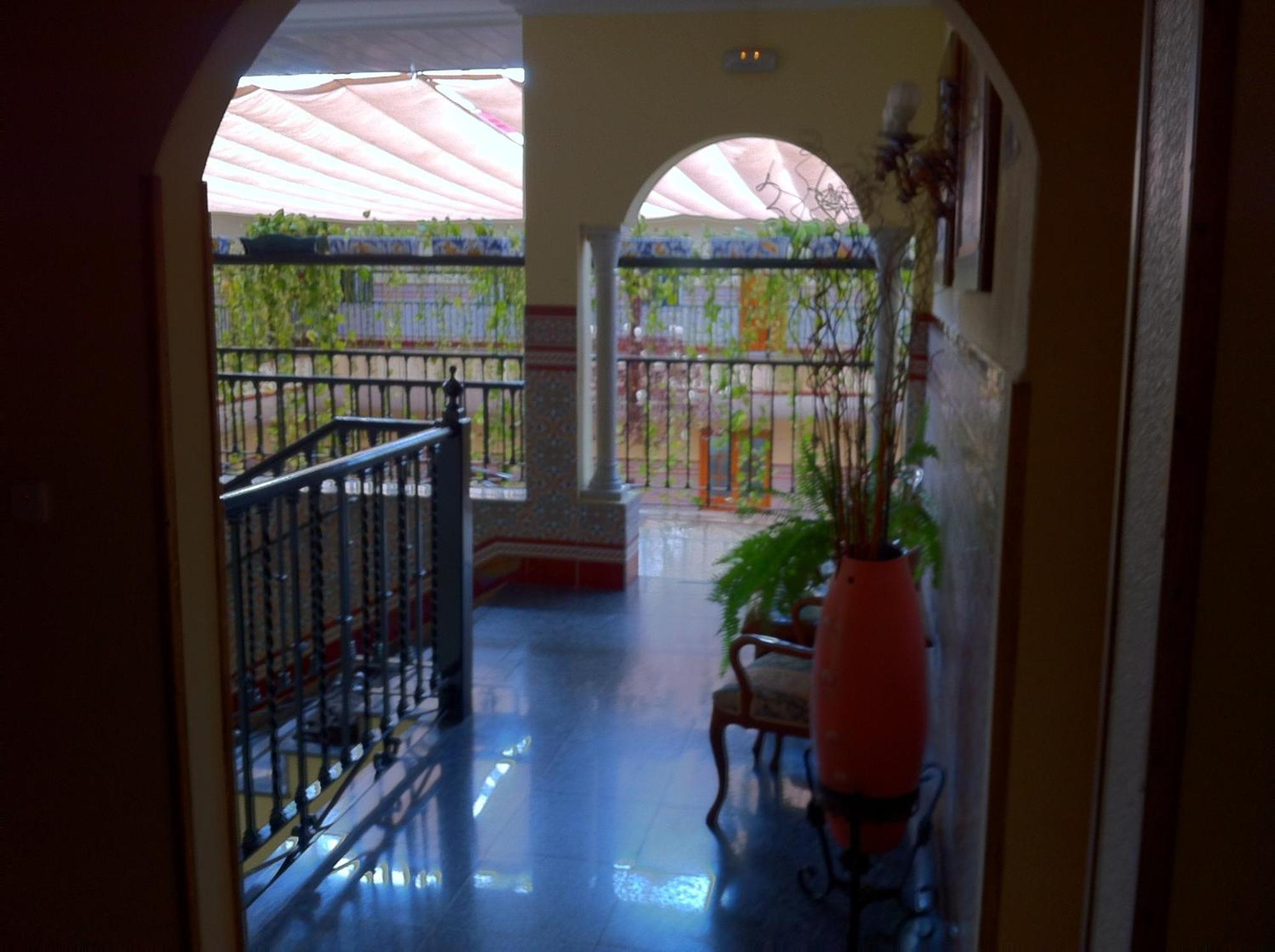 Hotel Sandra Alcala de Guadaira Bagian luar foto