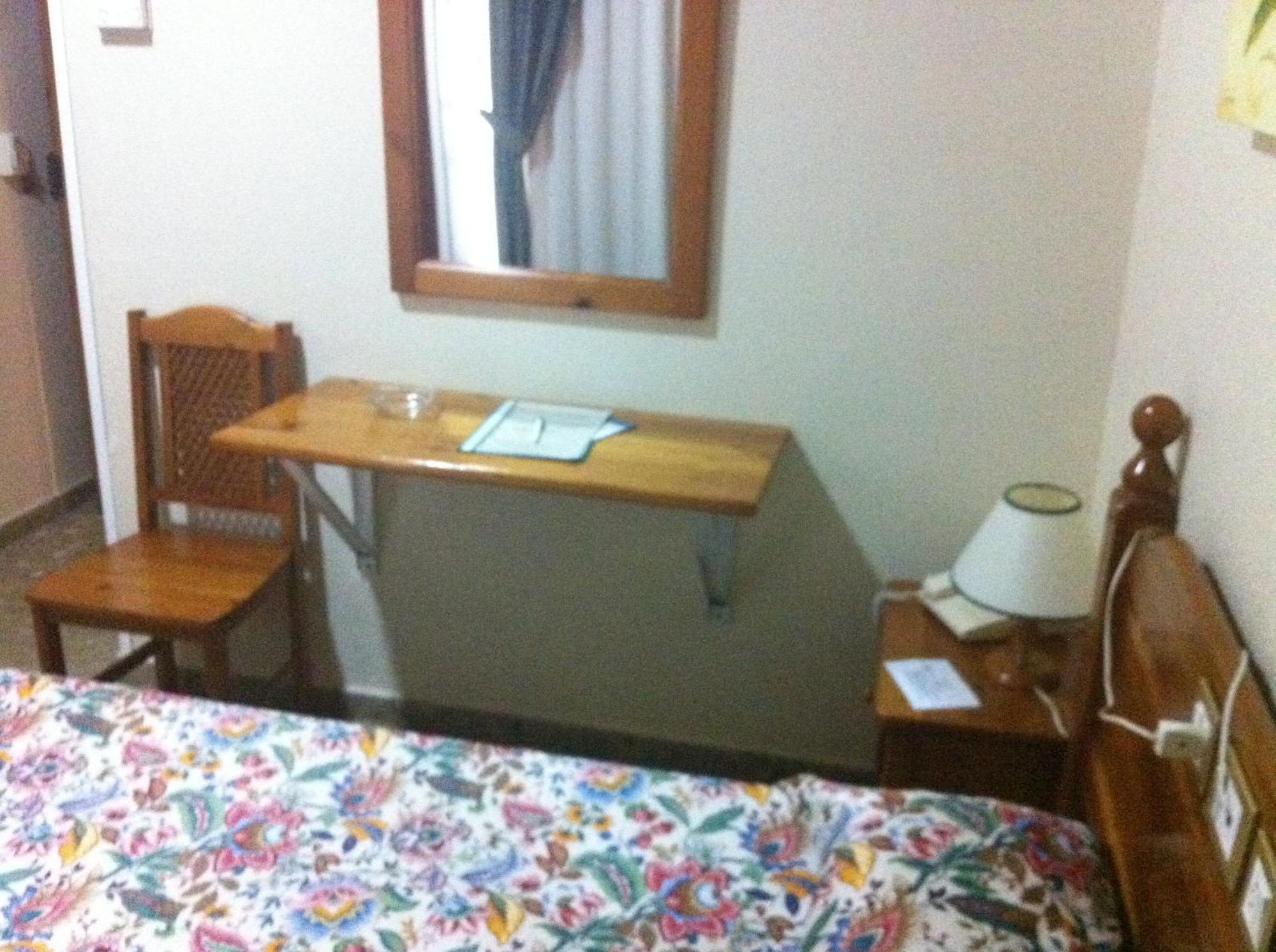 Hotel Sandra Alcala de Guadaira Ruang foto