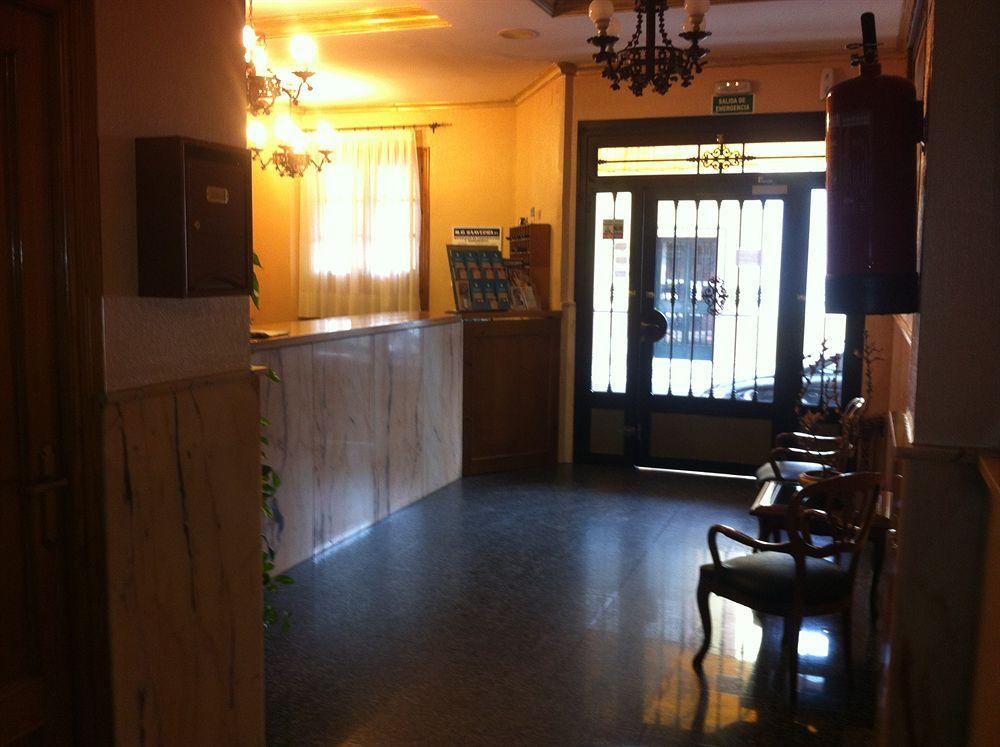 Hotel Sandra Alcala de Guadaira Bagian luar foto