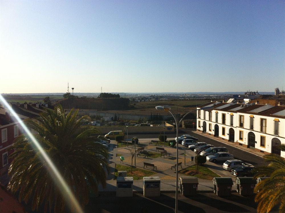 Hotel Sandra Alcala de Guadaira Bagian luar foto