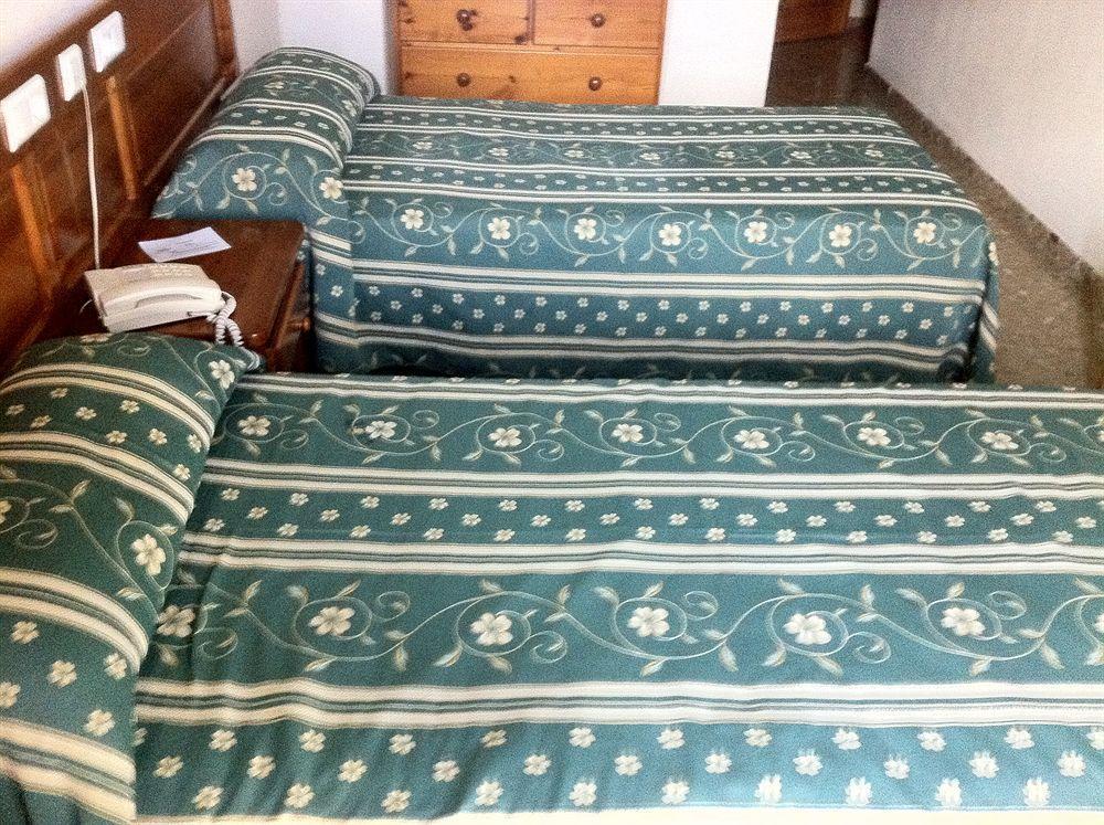 Hotel Sandra Alcala de Guadaira Bagian luar foto