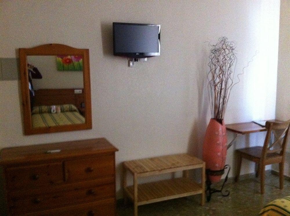 Hotel Sandra Alcala de Guadaira Bagian luar foto