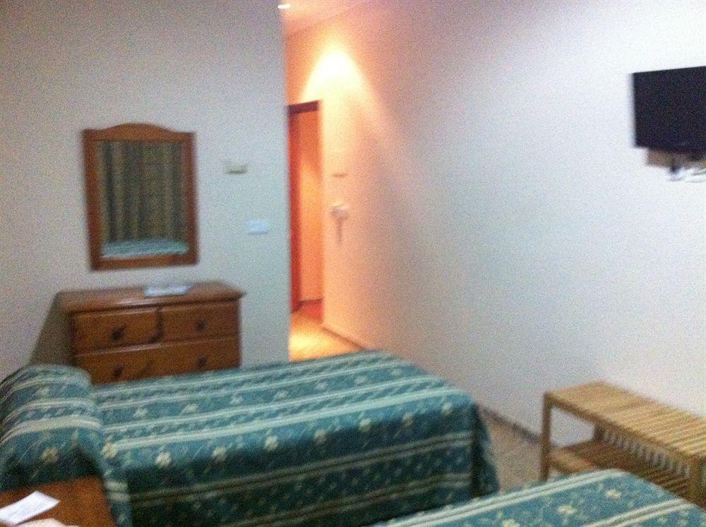 Hotel Sandra Alcala de Guadaira Bagian luar foto