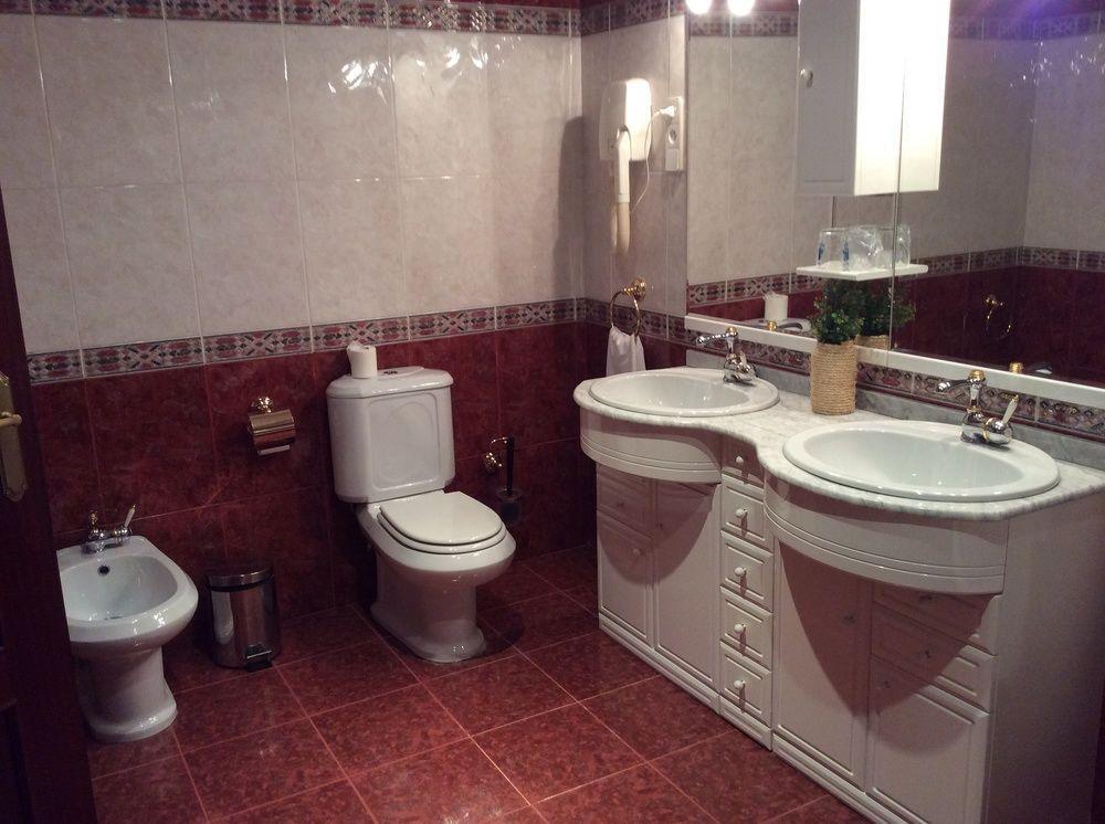 Hotel Sandra Alcala de Guadaira Bagian luar foto