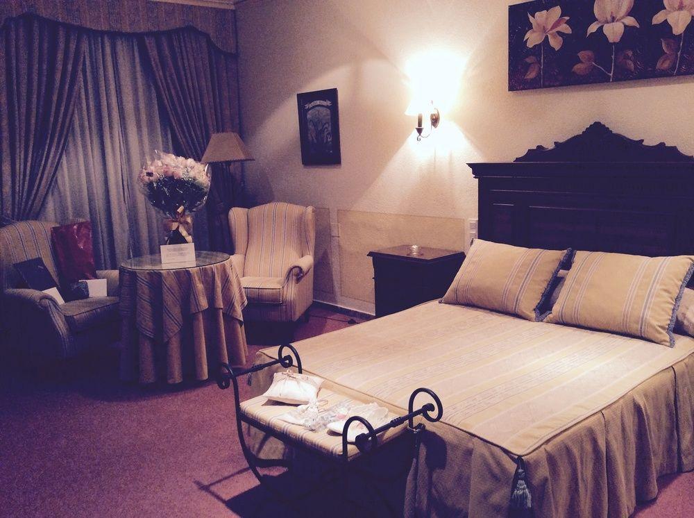 Hotel Sandra Alcala de Guadaira Bagian luar foto