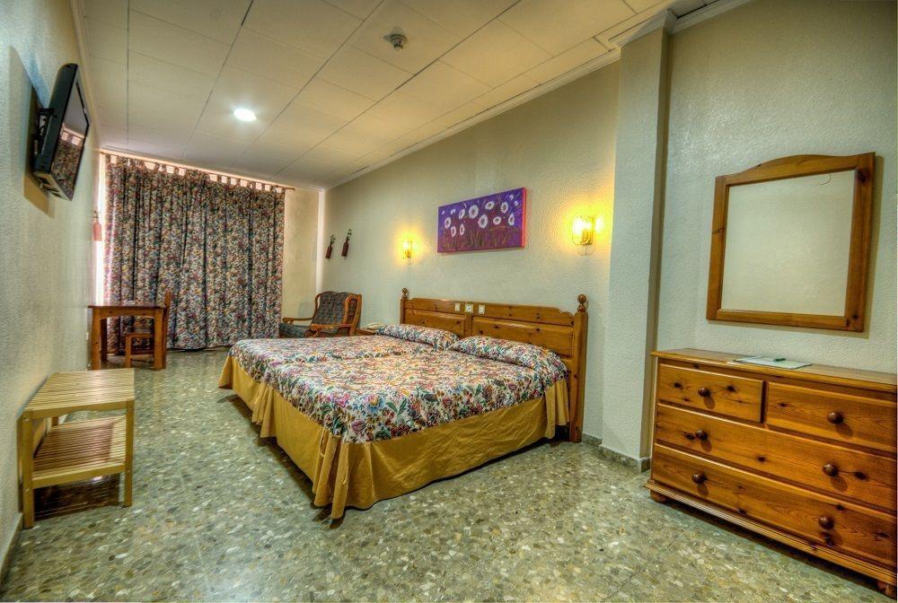 Hotel Sandra Alcala de Guadaira Bagian luar foto