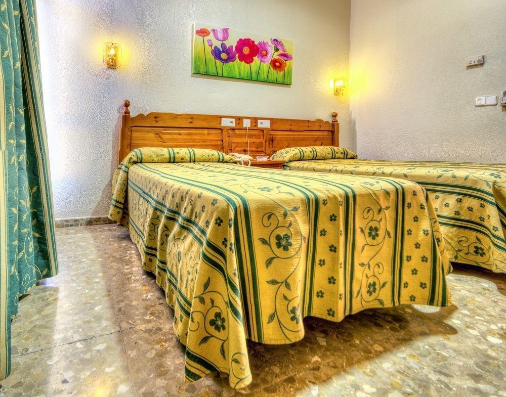 Hotel Sandra Alcala de Guadaira Bagian luar foto