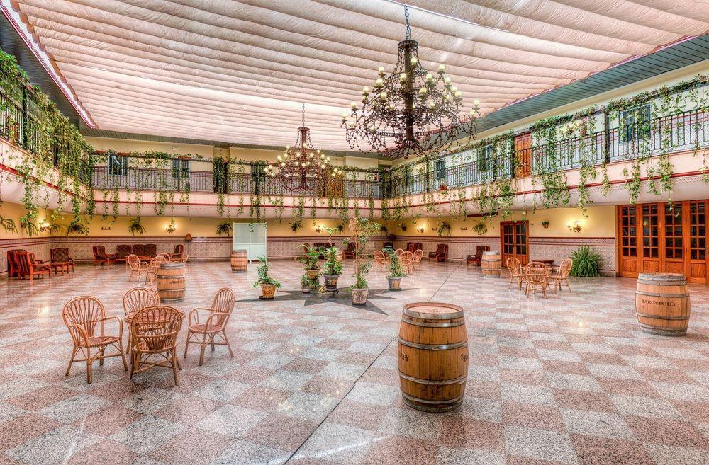 Hotel Sandra Alcala de Guadaira Bagian luar foto