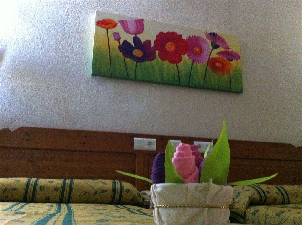 Hotel Sandra Alcala de Guadaira Bagian luar foto