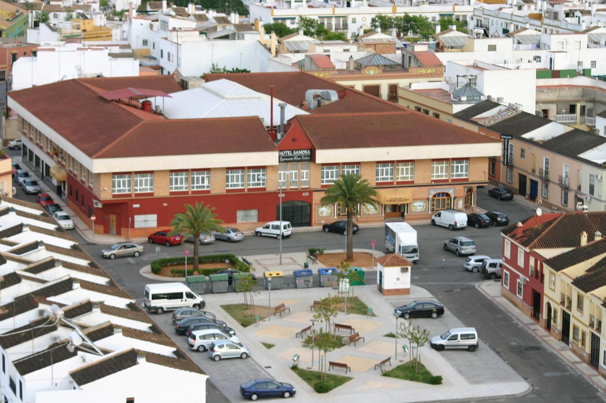 Hotel Sandra Alcala de Guadaira Bagian luar foto