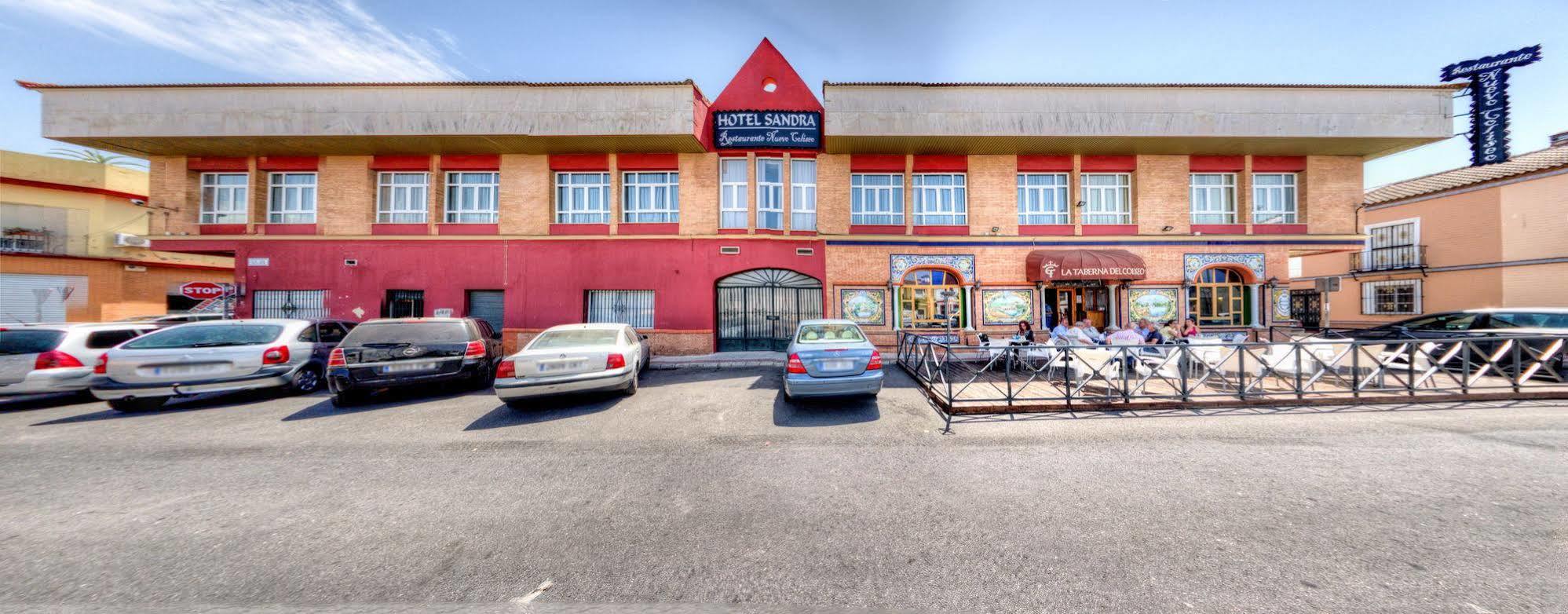 Hotel Sandra Alcala de Guadaira Bagian luar foto