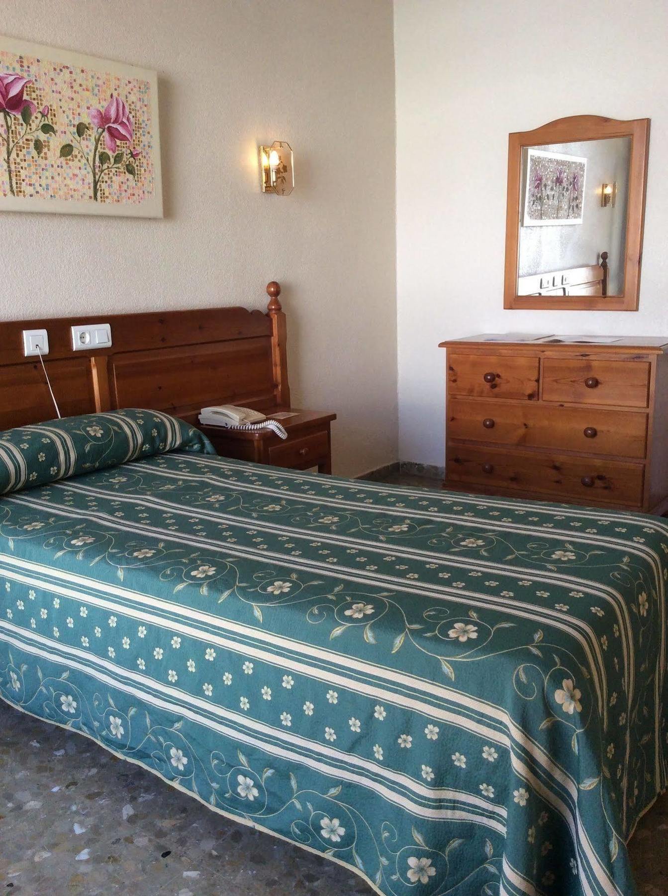 Hotel Sandra Alcala de Guadaira Bagian luar foto