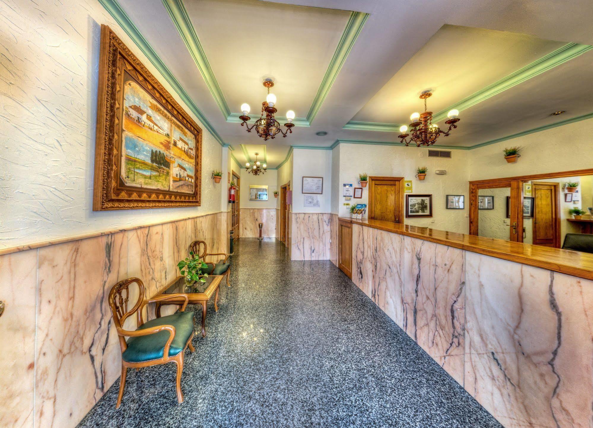Hotel Sandra Alcala de Guadaira Bagian luar foto