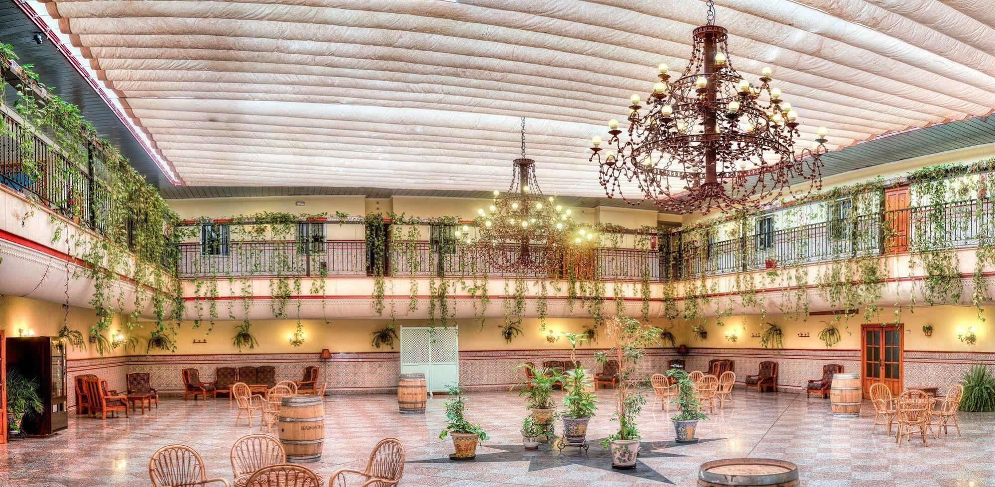 Hotel Sandra Alcala de Guadaira Bagian luar foto