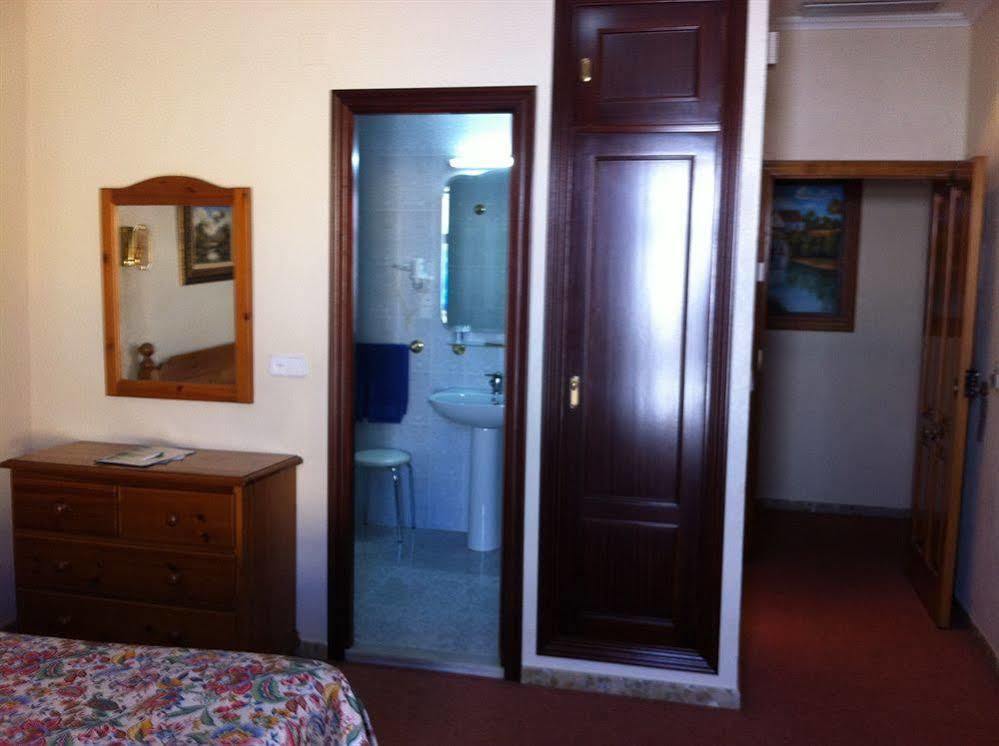 Hotel Sandra Alcala de Guadaira Bagian luar foto