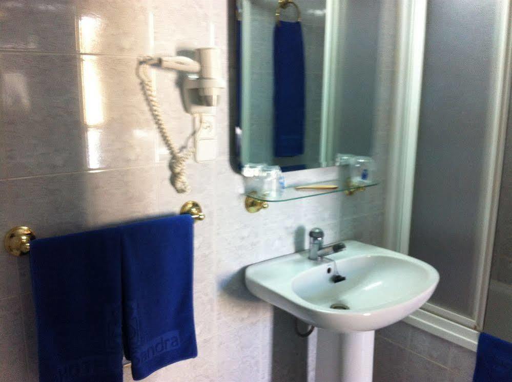 Hotel Sandra Alcala de Guadaira Bagian luar foto